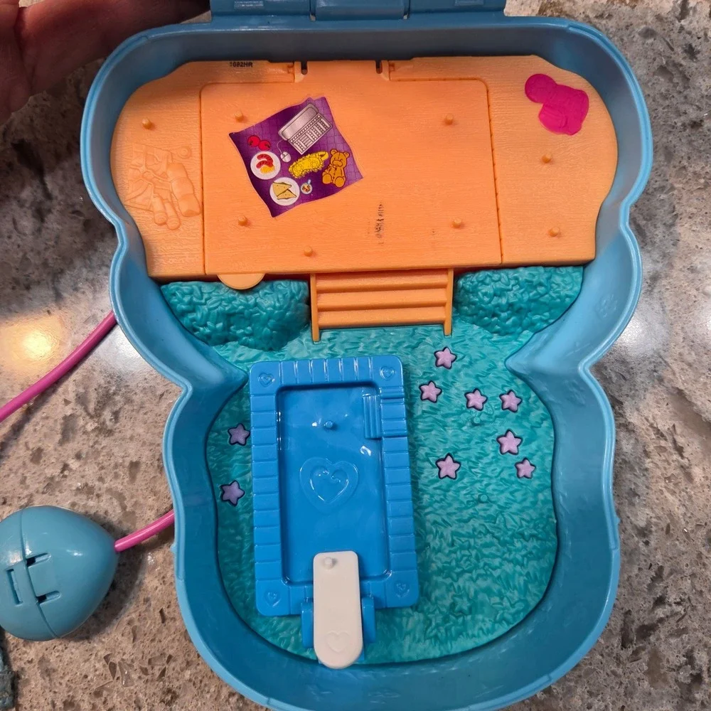 Polly Pocket Pajama Party Sleepover Teddy Bear Compact Playset HGC39 Blue
